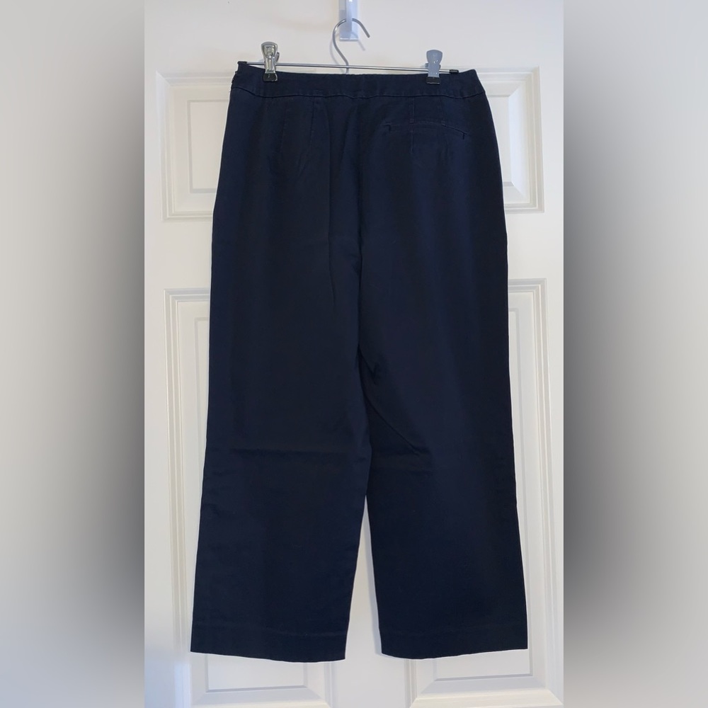 EUC/NWOT Crops: Side-Zip, Crops/Capris, Mid-Rise, Straight Leg